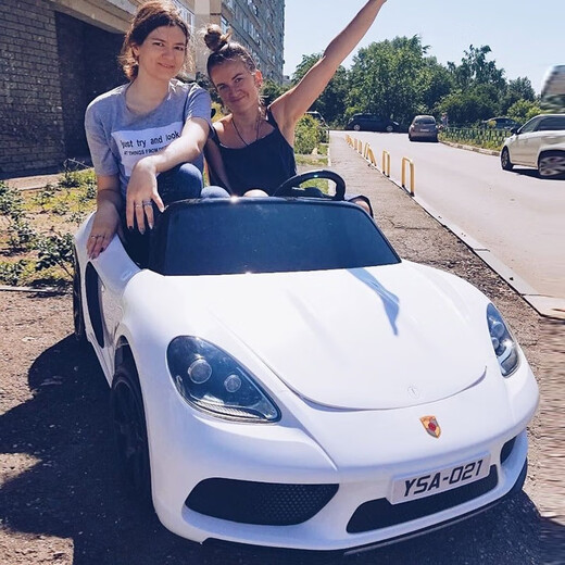 Hand in hand with extra large children's electric car four-wheel double car remote control can sit adults and children baby toy car children's car red + 24v large battery + inflatable wheels + brushless motor