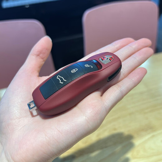 哈里发适用于波尔多红保时捷钥匙壳卡宴macan911帕拉梅拉718/taycan扣套 A款ABS材质波尔多红+盾牌套装