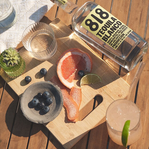 Jenner 818 Jenner 818 Mexikanischer Tequila Wein Jenner 818 Silber Tequila 750 ml 1 Flasche