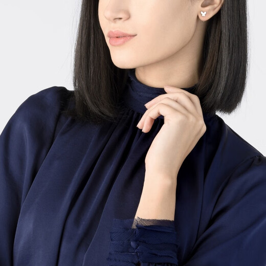 Chow Sang Sang Butterfly Pt950 Platinum Single Sided Earrings Platinum White Gold Earrings 90043E