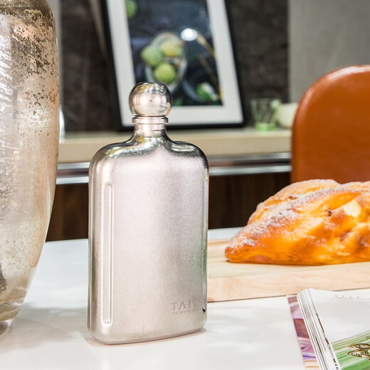 TAIC British Taico titanium pure titanium small hip flask outdoor portable flat hip flask titanium wine kettle high-end gift pot Haoyue Silver