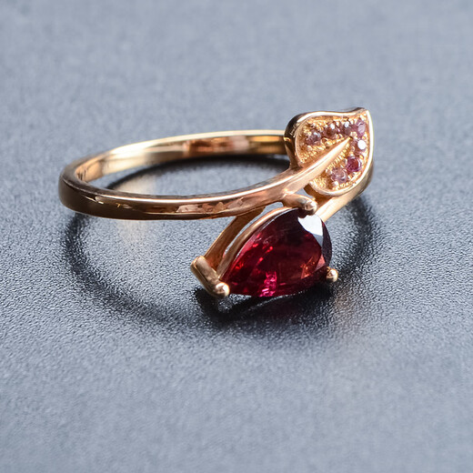 Her generation 18K gold tourmaline ring is a luxurious gift for her mother, her girlfriend, her mother-in-law. Please note the ring number (864529)