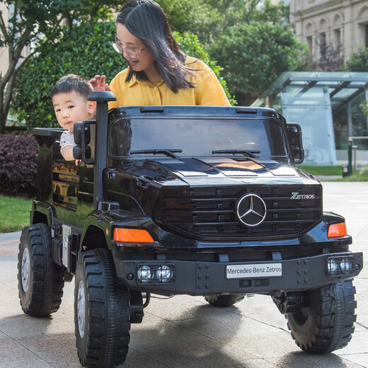 Hand in hand with Mercedes-Benz children's electric car four-wheel remote control car double child toy car can sit adults and babies swing children's car flagship black + plastic chair + shelf + 6 hours of battery life