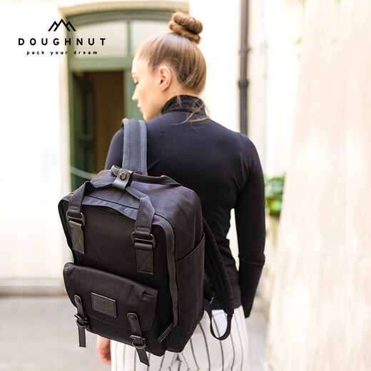 Donut Macaroon Donut Black Pure Black Men and Women Sac à école de voyage en plein air sac à dos léger 16L