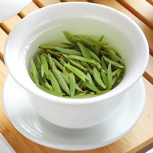 Silver Needle in the Heart Mingqiantou Picks New Tea Fuding Alpine Sun-dried White Tea Special Grade Tea Gift Box 350g Silver Needle in the White Tea Gift Box 350g