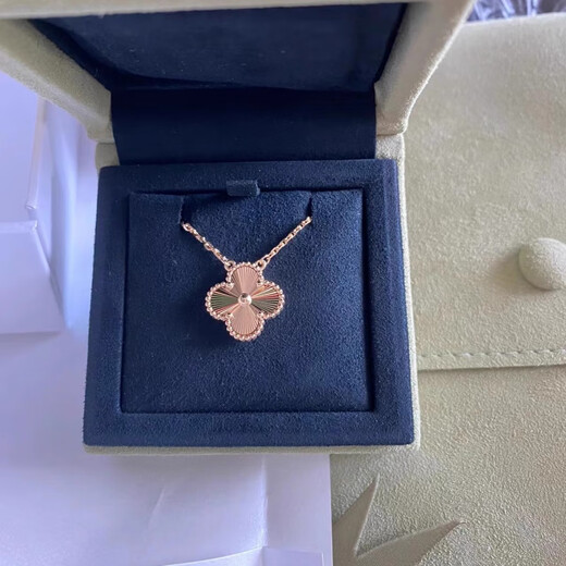 Fat Donglai same style 18K gold four-leaf clover pendant necklace for women Au750 rose gold laser Chinese Valentine's Day gift for women 18K rose gold four-leaf clover necklace