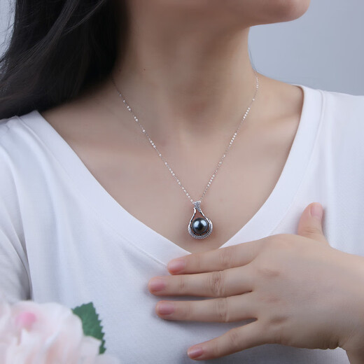 Manzhutang light luxury jewelry Tahitian black pearl pendant S925 silver single black pearl pendant clavicle chain for wife and mother 11-12mm with silver chain
