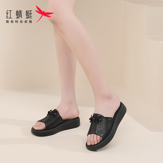 Zapatillas de libélula roja para la planta espesa de la mujer y el verano de la sola primavera y el verano de la sola de productos para el hogar para uso doméstico de mediana edad y ancianos para zapatillas de cuero al aire libre altura de tacón negro 4 cm 37