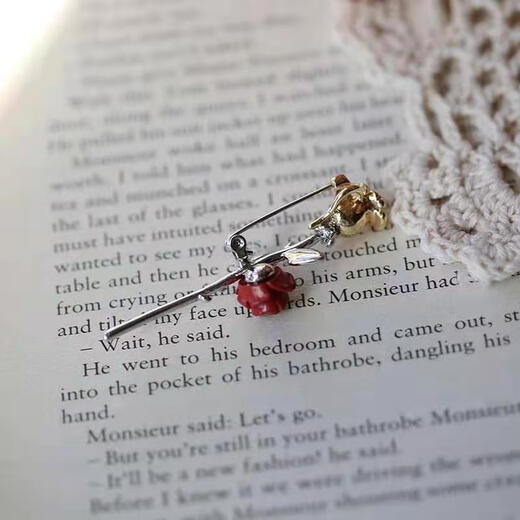 Stanwyck 2024 Rose Gentle Temperament Three-dimensional Rose Brooch Retro Pin Brooch Suit Accessories Gift Rose Brooch