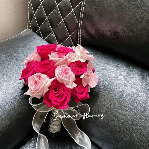 Neue chinesische Stil rote Rosenknospe simulierte rosa Blume Hochzeit Fotografie Fotografie Braut Braut Hochzeit Engagement Haltet Flower Pearl Rose