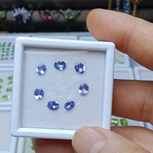 Yixiang's national stone tanzanite produced in Tanzania is natural unburned, pure and full of fire color 3*4 purple tone natural tanzanite