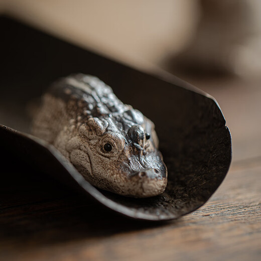 Cute little crocodile tea pet ornaments for crafting, exquisite tea toys, creative tea table decorations, fish tank landscaping <Lying style + sitting style>Little crocodile tea pet/CYY