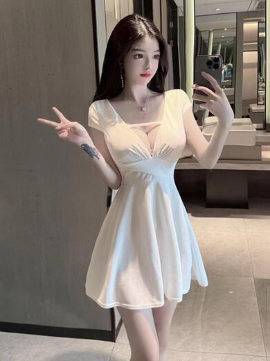 
Luzhan Chunxia Extra Large Size 300 Jin [Jin equals 0.5 kg] Fat mm nightclub style V-neck slim hot girl short-sleeved dress covering belly short skirt Black XL Recommended 120-150 Jin [Jin equals 0.5 kg]
