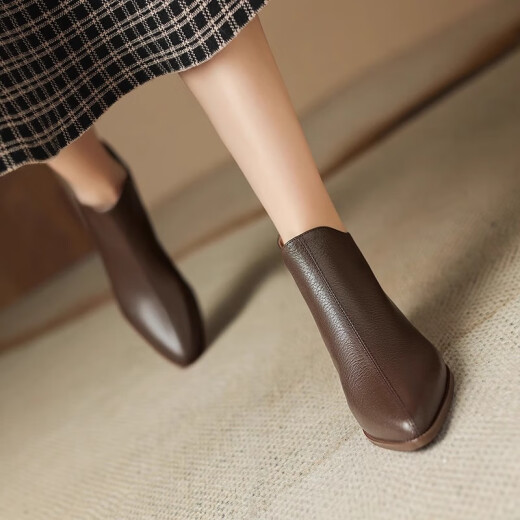 
Belle-Ta series brand broken French sheepskin pointed toe short boots for women 2024 autumn and winter new thick heel medium heel rear zipper khaki color (single) 38