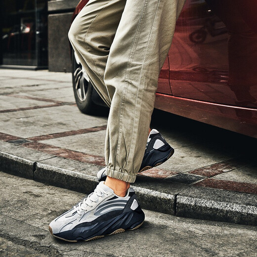 H8 Dad Chaussures Men 2025 Été Nouveau Luxury Coconut Chaussures 700 Couples Men et femmes Putian High-Enhancing Sports and Casual Shoes 700 Volcanic Ash (Version BT) 42