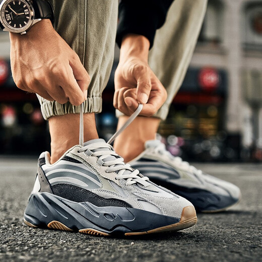 H8 Dad Chaussures Men 2025 Été Nouveau Luxury Coconut Chaussures 700 Couples Men et femmes Putian High-Enhancing Sports and Casual Shoes 700 Volcanic Ash (Version BT) 42