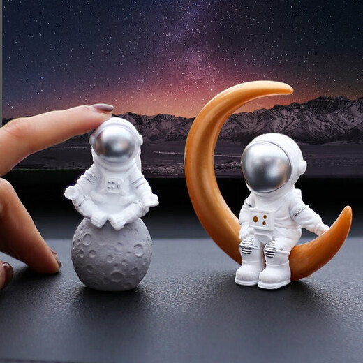 Cassegrain creative astronaut small ornaments desktop astronaut living room TV cabinet children's room layout home decoration furnishings bedside decompression decoration housewarming gift birthday gift silver 4-piece set