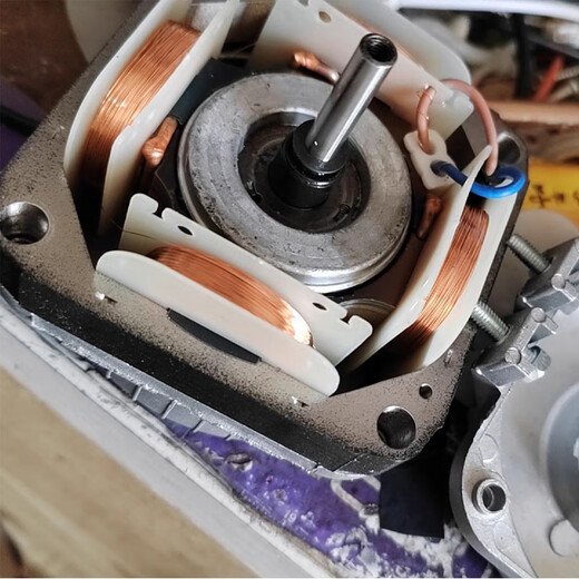 Подходит для холодильника Midea Холодильник с морозильной камерой Охлаждающий вентилятор Мотор компрессора Охлаждающий двигатель Лопасть вентилятора Лопасть вентилятора Витрина Четыре двойных ролика Мотор 40 Вт Алюминиевые лопасти вентилятора + кронштейн