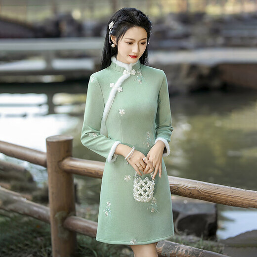 Pierre Cardin velvet thickened embroidery 150 small a version improved cheongsam 2025 winter new long-sleeved literary youthful style beige embroidery suede plus velvet M 85-95Jin Jin is equal to 0.5 kg