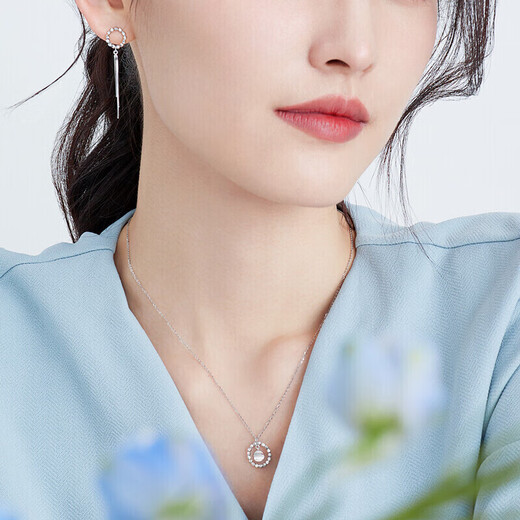 Lukfook Jewelry Platinum 950 Fashion Ring Tassel Style Platinum Stud Earrings Price Approximately 2.10g