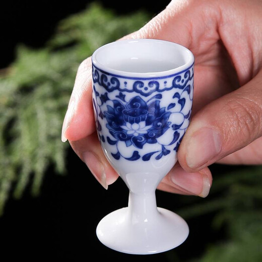 Hongying ceramic blue and white porcelain Chinese style white wine cup set old-fashioned household Jingdezhen ceramic wine set Chinese antique wine jug yellow spirit cup wine divider small wine cup with tray gift box Fuguilian
