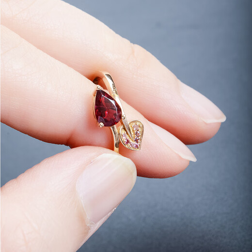 Her generation 18K gold tourmaline ring is a luxurious gift for her mother, her girlfriend, her mother-in-law. Please note the ring number (864529)