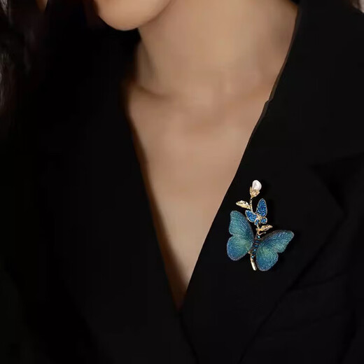 Suitable for Zhongyi, new luxury brooch for women, exquisite embroidered butterfly corsage, fashionable and personalized brooch, elegant golden rhinestone fireworks