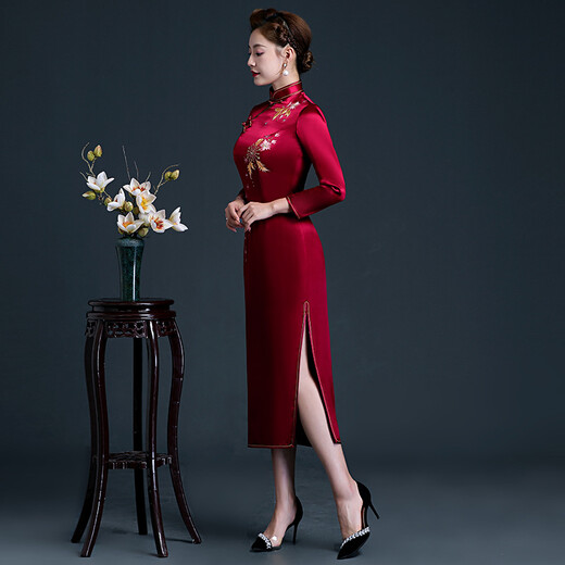 Gu Juannian's grandma's banquet cheongsam dress new wedding banquet mother's dress long large size improved long-sleeved cheongsam burgundy M