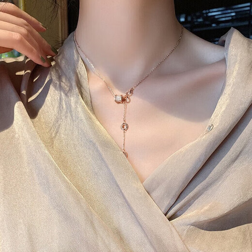 Laura Figure 18K color gold small waist necklace for women, rose gold pendant, Valentine's Day birthday gift for girlfriend and wife, light luxury classic small waist necklace, free engraving