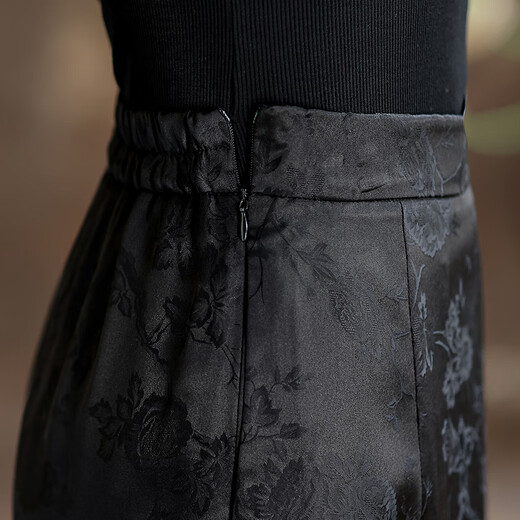 Qidai New Chinese Silk Mulberry Silk Skirt Women's 2025 New High Waist Slim Retro Jacquard Fashion Arm Covered Skirt Black L/90-100Jin Jin is equal to 0.5 kg