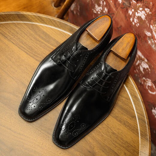 Bakok Brock Crock Leather Shoe для мужчин Высококачественный верхний слой коровьего коровьего бизнеса Формальное одеяло свадебное костюм.