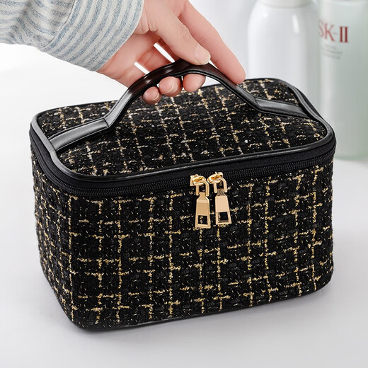Feng Shang New Xiaoxiangfeng Cosmetic Bag Large Capacity Plaid Portable Korean Version Portable Washing Storage Bag Makeup Box Travel Bag Xiaoxiangfeng Cosmetic Bag Black