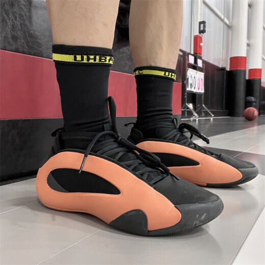 阿迪达斯 （adidas）Harden Vol. 8 哈登8 黑白红橙耐磨防滑透气低帮运动男子篮球鞋 IE2694黑橙 39 (240mm)