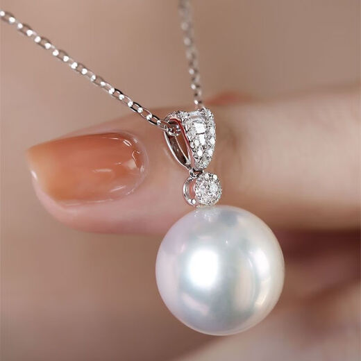 Australian white pearl pendant bright light necklace light luxury small light bulb round natural l single diamond lock diamond lock silver
