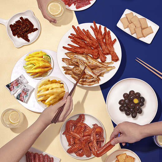 Laiyifen meaty snacks gift pack 1445g braised food gift box to satisfy your craving for snacks and give to your girlfriend as a birthday gift