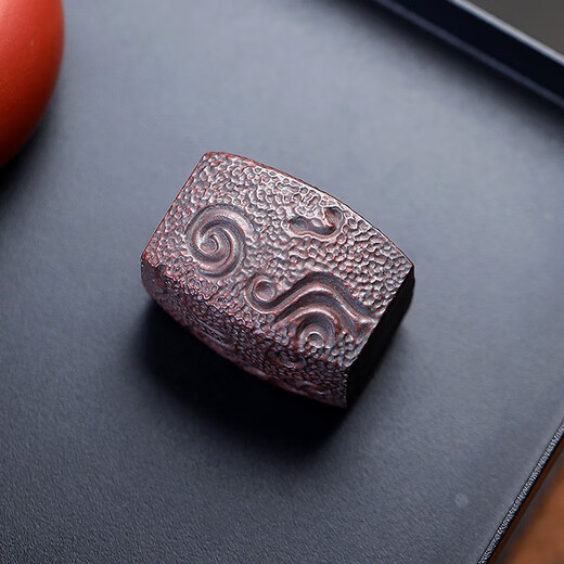 Famous pot Qiuyue Yixing original ore purple sand cover with a rich side. Handmade original ore and ancient red mud tea utensils around tea ceremony and original ore and ancient red mud.