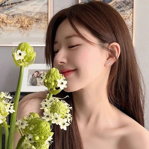 Core luxury pure 999 silver hollow love earrings for women, mini simple ear piercing, non-allergenic, anti-blocking earrings for women, a pair of hollow love earrings, 999 pure silver