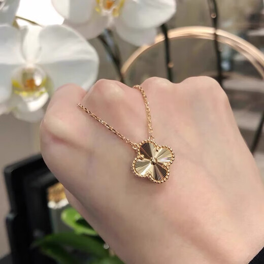 Fat Donglai same style 18K gold four-leaf clover pendant necklace for women Au750 rose gold laser Chinese Valentine's Day gift for women 18K rose gold four-leaf clover necklace
