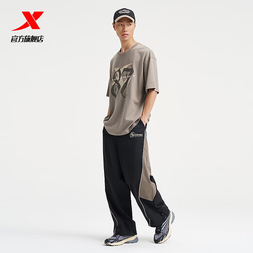 特步（XTEP）【商场同款】休闲裤男秋季新款通勤直筒裤潮流宽松运动长裤男 正黑色/雷雨灰 S