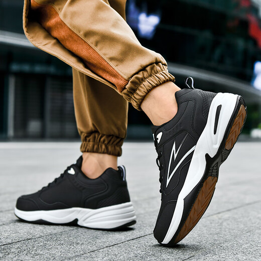 Sengxu Taille extra-large Chaussures pour hommes, chaussures de sport, orteils larges lâches et plus grandes et grosses chaussures décontractées en cuir hivernal, taille masculine 4748, 826 noir et blanc 44