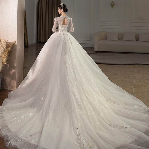 Red makeup best winter wedding dress 2025 new bridal main yarn high-end heavy industry trailing French long-sleeved wedding dress light champagne floor-length L