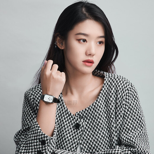 Emporio Armani watch women's European and American watch small green watch retro belt fritillary quartz watch Chinese Valentine's Day gift for girlfriend retro square plate AR11148
