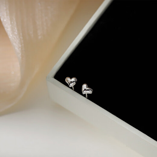 Miman (MIMORE) S925 silver small peach heart earrings for women, trendy, high-end, temperamental earrings, small and simple, no need to pick for sleeping, and pierced ears