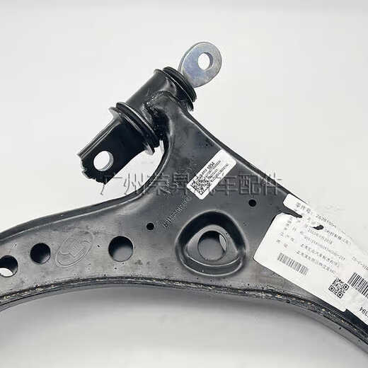 Yusenyi is suitable for the new GL8 after 17 years. The new GL8ES front wheel lower swing arm lower suspension lower arm is original. The left side of the front lower swing arm is original without packaging.