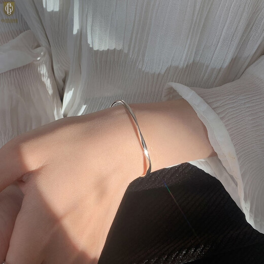 SHIGEFUKU Mobius Love Endless Loop Platinum Bracelet