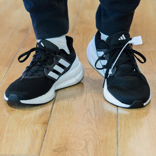 Adidas Herrenschuhe Frühling und Herbst Neue PureBoost23 Laufschuhe schockabsorbierende Mesh atmungsaktiven Sportschuhen IF4839 Schwarz und Weiß 42 (260 mm)