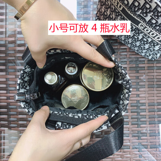 Pilio Mom Bag Portable Canvas New Korean Letter Cosmetic Bag Storage Bag Handheld Small Bag Female Mommy Bag Fashion Fashion Letter (medium size recommended)