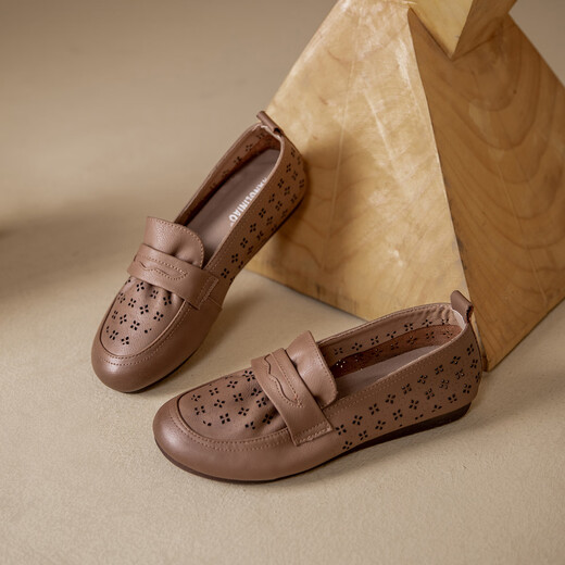Kanglibi genuine leather soft sole mother shoes single shoes middle-aged and old comfortable and not tired leather shoes middle-aged and old young and non-slip women's shoes spring and autumn style 677 hole style bean paste color mother comfortable and good shoes 39