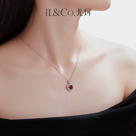 IL&CO Youke Love Necklace for Women Natural Garnet Pendant Heart-Shaped Clavicle Chain Birthday and Valentine's Day Gift for Girlfriend Garnet Pendant with Silver Chain + Love Gift Box