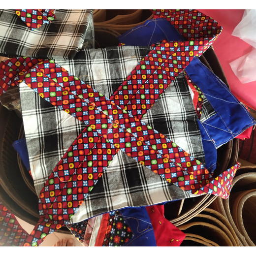 Andere Babyschädel traditionelle Vier-Streifen-Back-Taschen altmodische Xiamen Zhangquan Fujian South Skull Traditioneller Babyschädel Stoff Rückenstil Dicked handgefertigt
